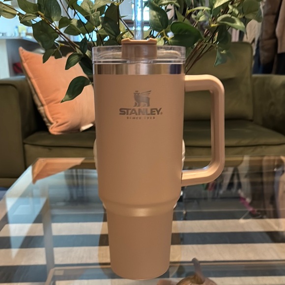 Stanley Other - Stanley 40oz Quencher in Driftwood